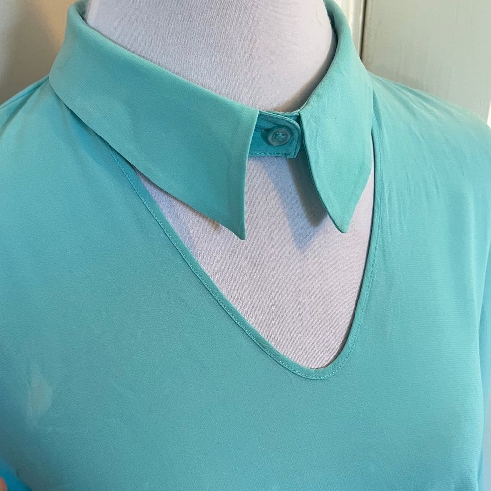 Drew 100% Silk Vintage Style Collared Cold Shoulder Blouse Light Blue Womens Med